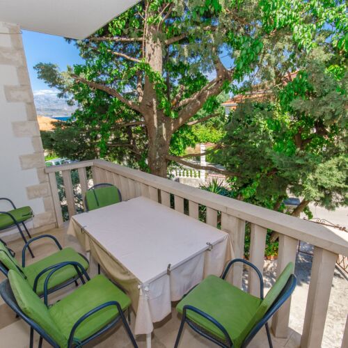 Apartament cu aer condiționat cu vedere spre mare cu 4 camere pentru 8 pers.