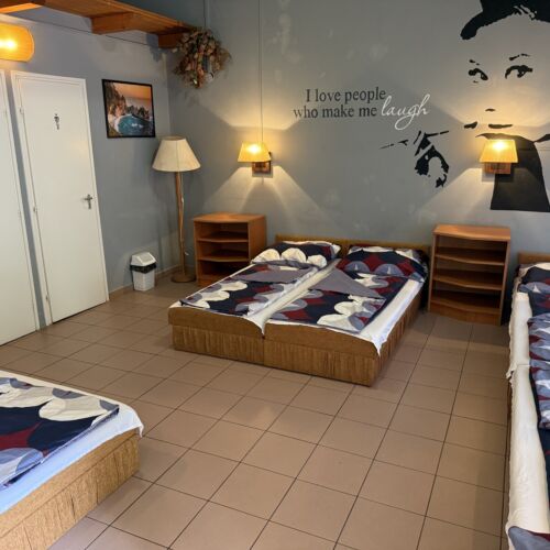 Pokoj s koupelnou se sprchou pro 5 os. (s možností přistýlky)