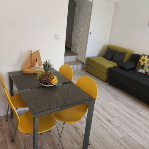 Apartament la parter a cu 2 camere pentru 4 pers.