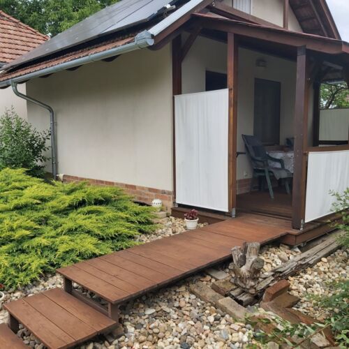 Apartament la parter cu vedere spre grădină cu 1 camera pentru 2 pers.