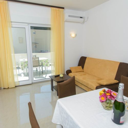 2-Room Family Apartment for 4 Persons with Terrace