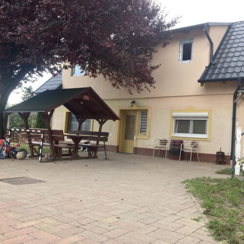 Garden View Ground Floor Apartment for 4 Persons (extra bed available)