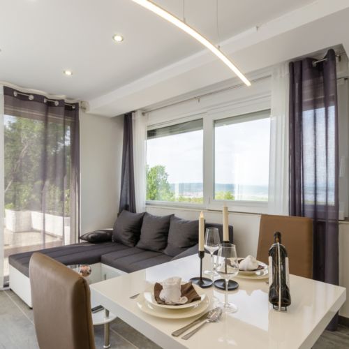 Sea View Ground Floor Holiday Home for 4 Persons