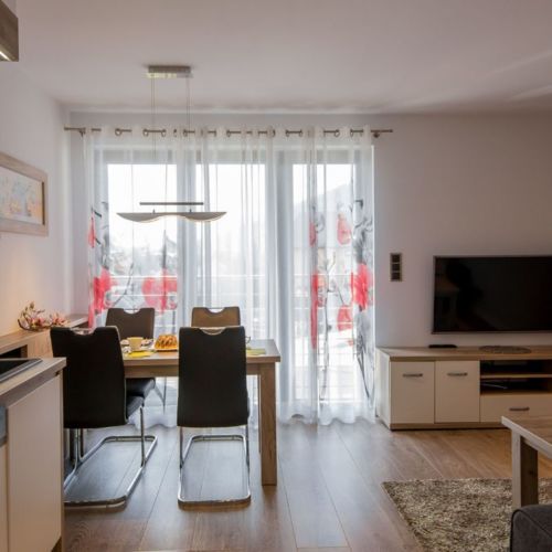 Apartament 4-osobowy Romantyczny z balkonem z 2 pomieszczeniami sypialnianymi