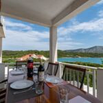 Pogled na more Klimatiziran apartman za 6 osoba(e) sa 3 spavaće(om) sobe(om) A-10168-c