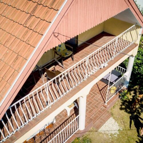Apartament 4-osobowy na piętrze z balkonem z 2 pomieszczeniami sypialnianymi (możliwa dostawka)