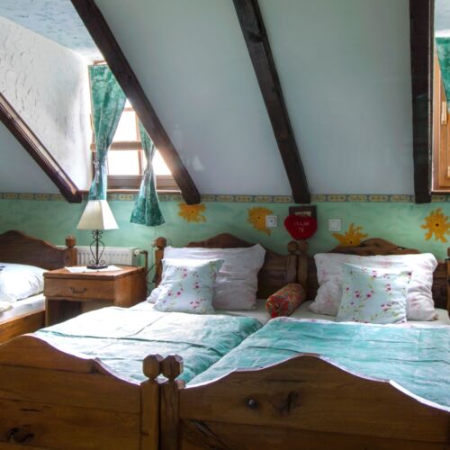 Camera dubla romantică la etaj