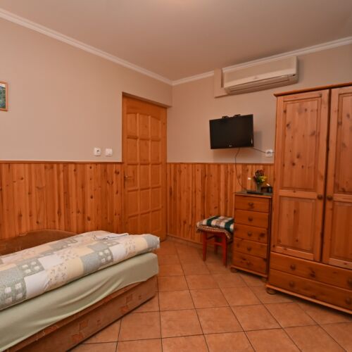 Camera familial(a) la etaj pentru 5 pers.