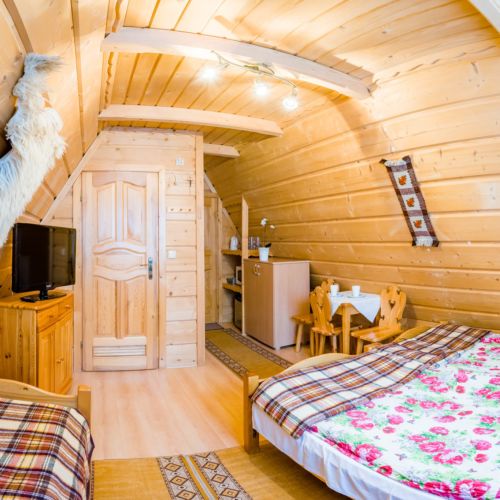 Pokój 3-osobowy z łazienką z aneksem kuchennym