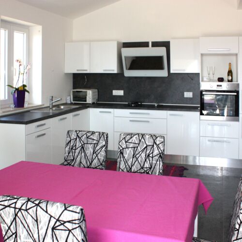 Domek całoroczny 8-osobowy z klimatyzacją z widokiem na ogród