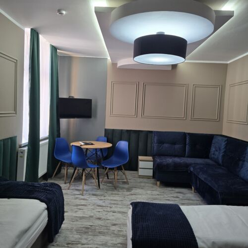 Apartament 4-osobowy na piętrze Standard Plus z 1 pomieszczeniem sypialnianym