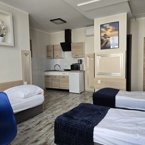 Apartament standard Plus la etaj cu 2 camere pentru 5 pers.