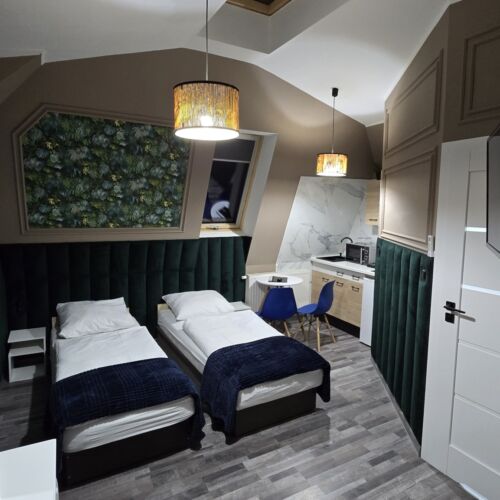 Camera twin la etaj cu chicinetă proprie