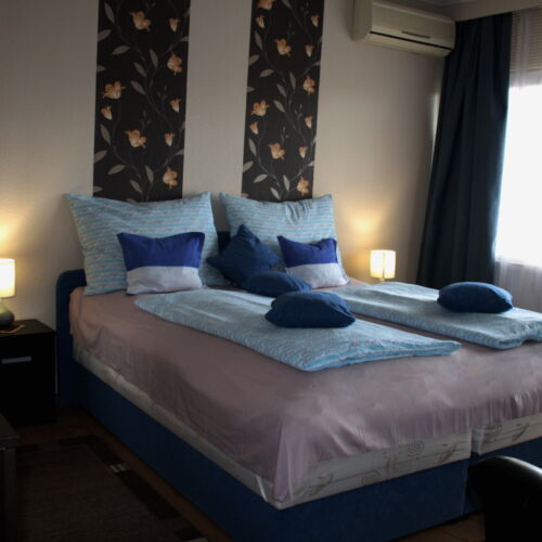 Camera dubla la etaj la parter