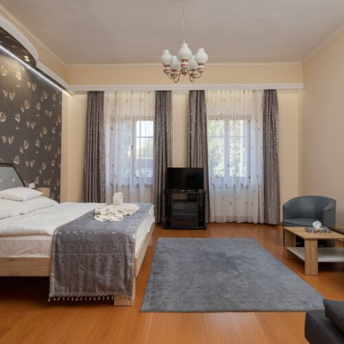 Apartament la parter cu bucătărie proprie cu 1 camera pentru 4 pers.