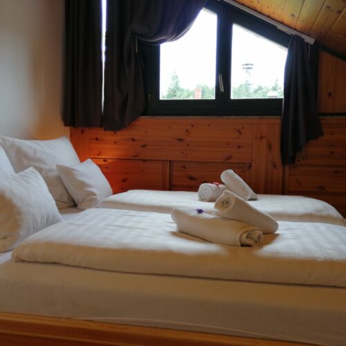 Komfort Pokoj s manželskou postelí na poschodí