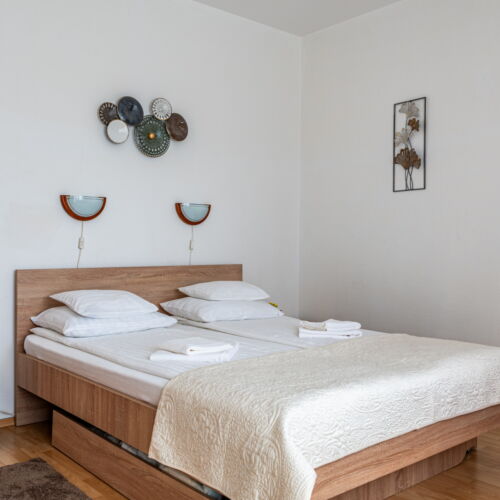 Apartman (jako celek) s balkónem pro 4 os. na poschodí