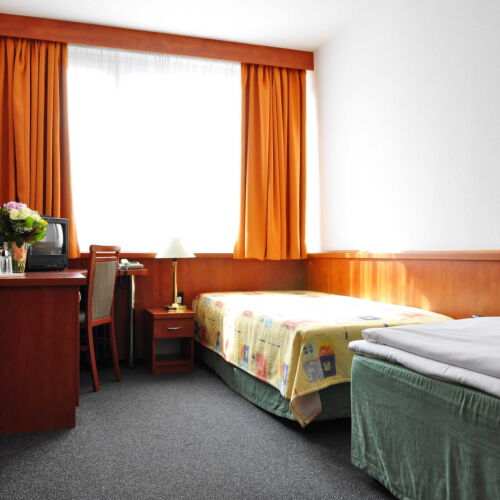 Pokoj se sprchou pro 1 os. na poschodí