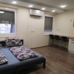 1-Zimmer-Apartment für 2 Personen mit Klimaanlage und Aussicht auf den Hof (Zusatzbett möglich)