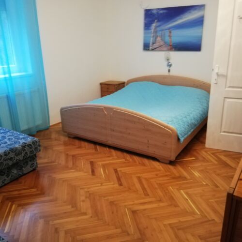 Se společnou kuchyňkou Pokoj s koupelnou pro 4 os.
