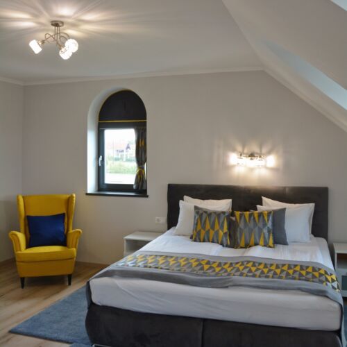 Tóra néző emeleti franciaágyas szoba