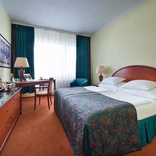 Pokoj s vanou  s manželskou postelí