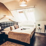 Deluxe room with double bed and kitchenette