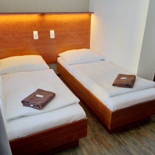 Camera single cu baie cu duș