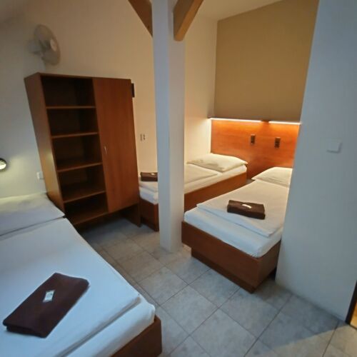Quadruple Room ensuite with Shower