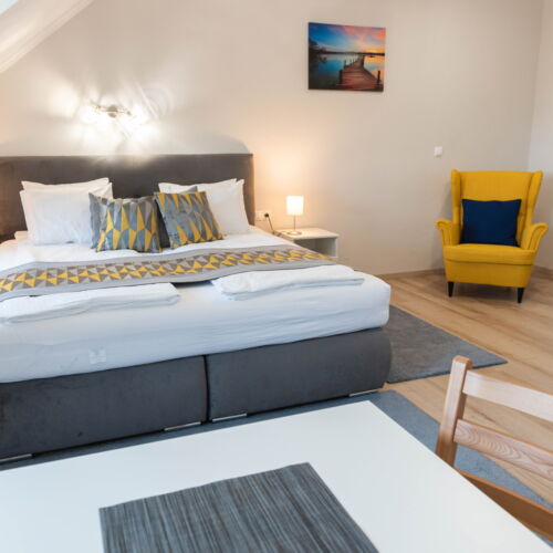 Tóra néző emeleti franciaágyas szoba