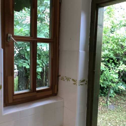 Camera twin cu terasa cu vedere spre gradina