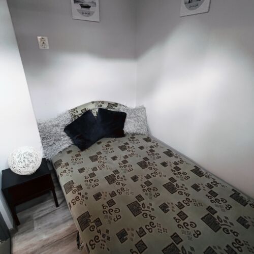 Apartament cu baie cu vedere spre oraș pentru 4 pers. (se inchirieaza doar integral)