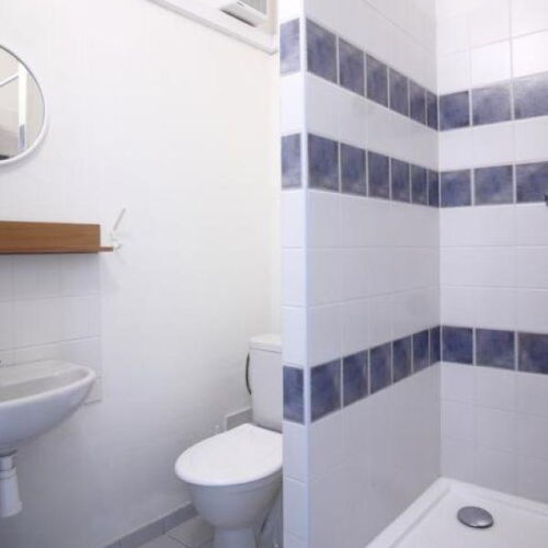 Pokoj se sprchou se společnou kuchyňkou pro 2 os.