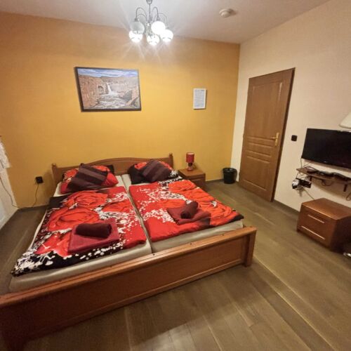 Triple Room with Shower (extra bed available)