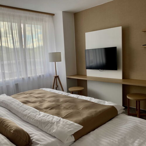 Superior Pokoj s balkonem a výhledem na přehradu pro 3 os. (s možností přistýlky)