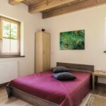 Casa de weekend toata casa cu vedere spre padure pentru 10 pers. (se inchirieaza doar integral)