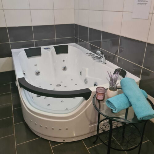 Pokoj se sprchou se společnou kuchyňkou pro 2 os.