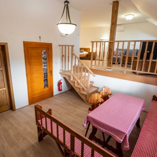 Apartman se sprchou s vlastní kuchyňkou pro 4 os. se 2 ložnicemi (s možností přistýlky)