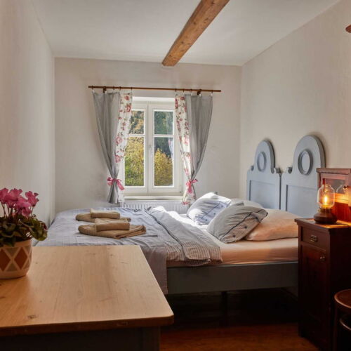 Zuhanyzós kétágyas szoba