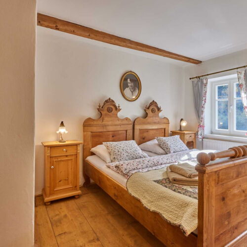 Zuhanyzós háromágyas szoba