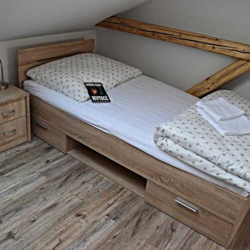 Apartament cu duș cu aer condiționat pentru 2 pers.