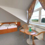 Triple room (1 double and 1 single)