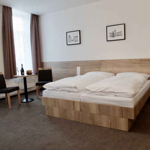 Camera tripla standard cu duș