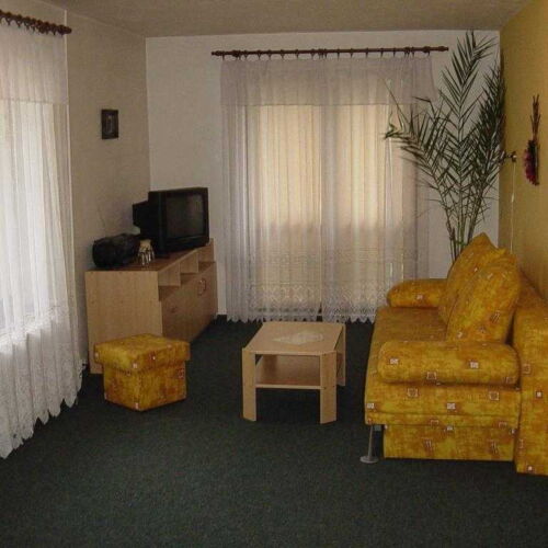 Pokoj se sprchou s balkónem pro 4 os.