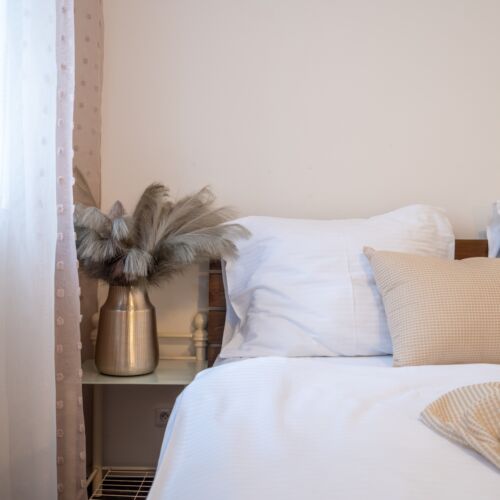 Pokoj se sprchou se společnou kuchyňkou pro 2 os. (s možností přistýlky)