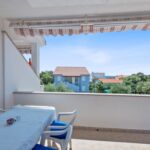 Apartman s klimatizací s terasou pro 4 os. s 1 ložnicí A-6418-c