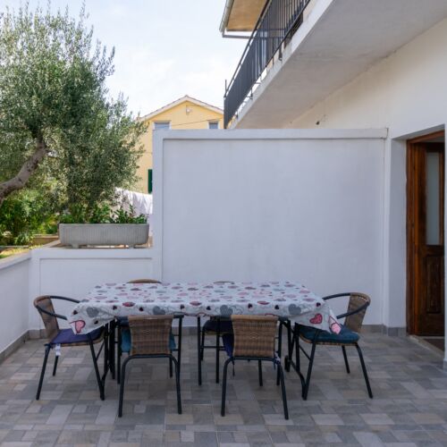 Apartament cu aer condiționat cu vedere spre mare cu 2 camere pentru 5 pers. A-16275-a