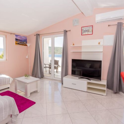 Sea View 2-Room Air Conditioned Apartment for 5 Persons A-17388-a