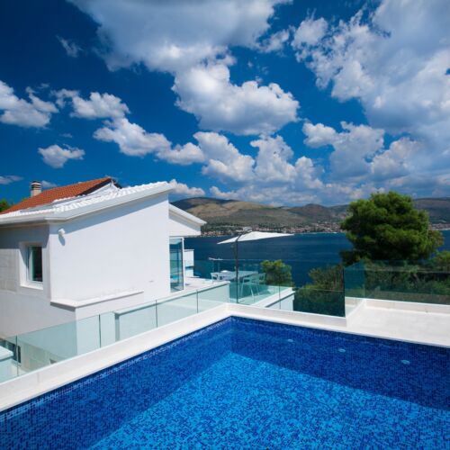 Sea View 3-Room Air Conditioned Apartment for 9 Persons K-17587