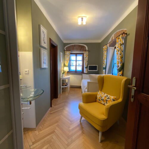 Pokoj se sprchou pro 1 os. na poschodí (s možností přistýlky)